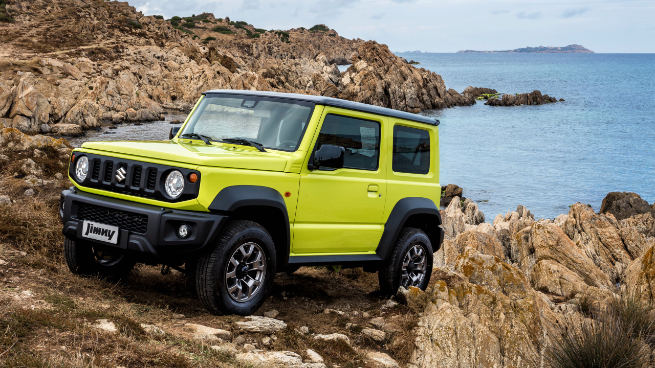 Желтый внедорожник Suzuki Jimny AllGrip 2018 года
