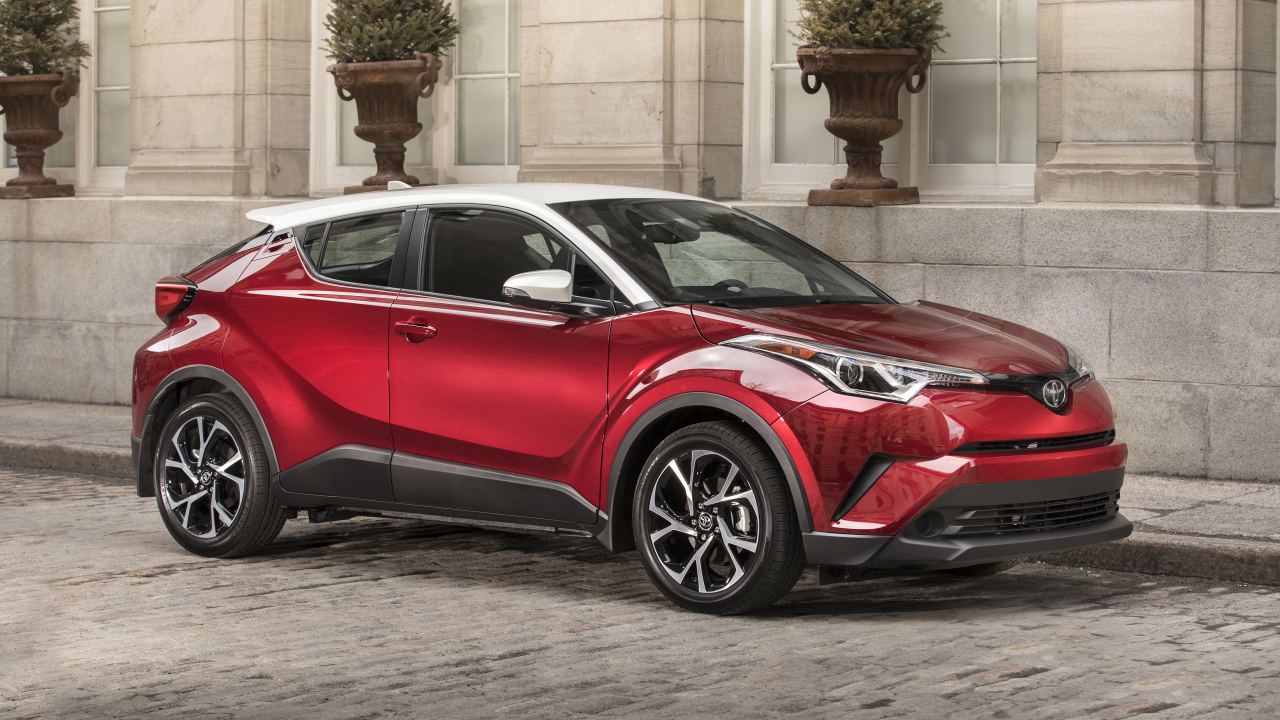 Красный стильный кроссовер Toyota C-HR