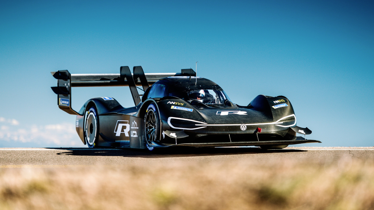 Черный гоночный автомобиль Volkswagen ID R Pikes Peak, 2018