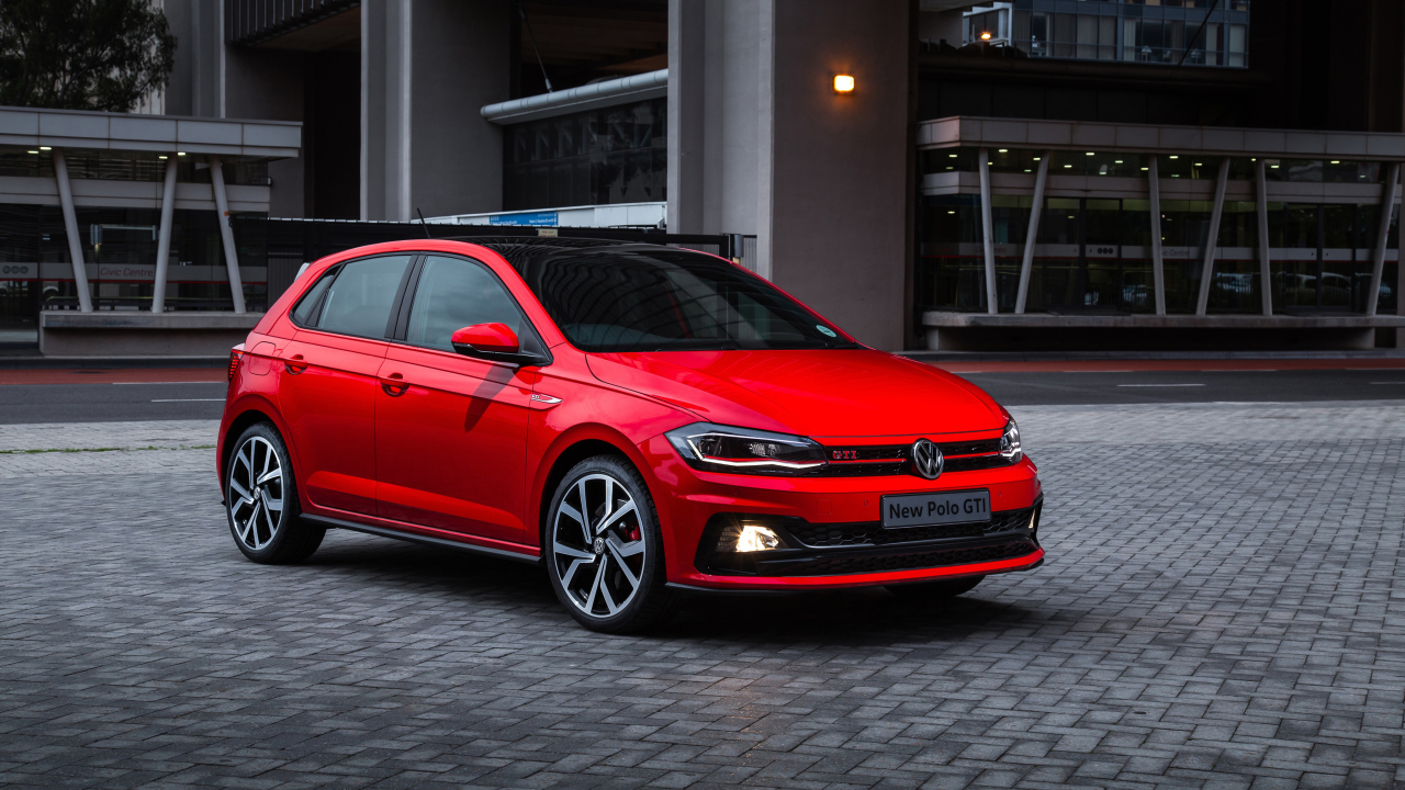 Красный Volkswagen Polo GTI 2018