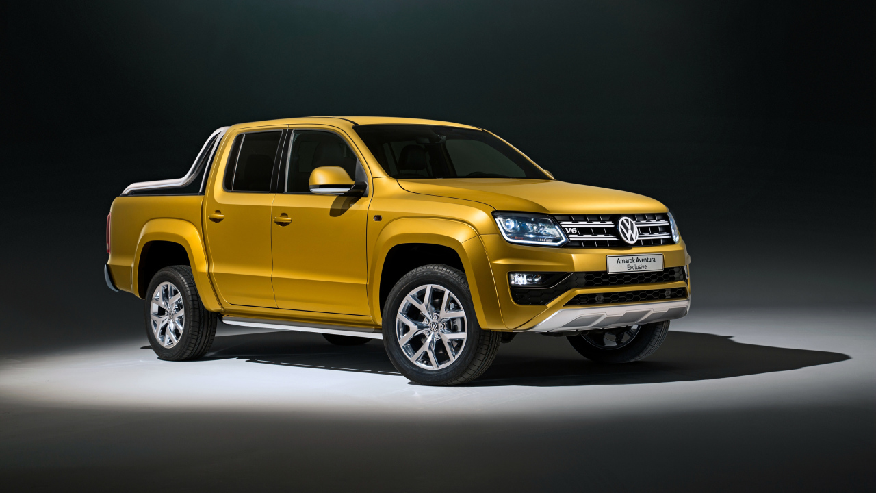 Стильный пикап Volkswagen Amarok Aventura Exclusive, 2018 на сером фоне