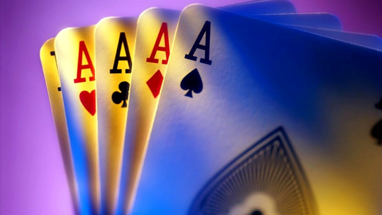 Четыре карточных туза крупным планом