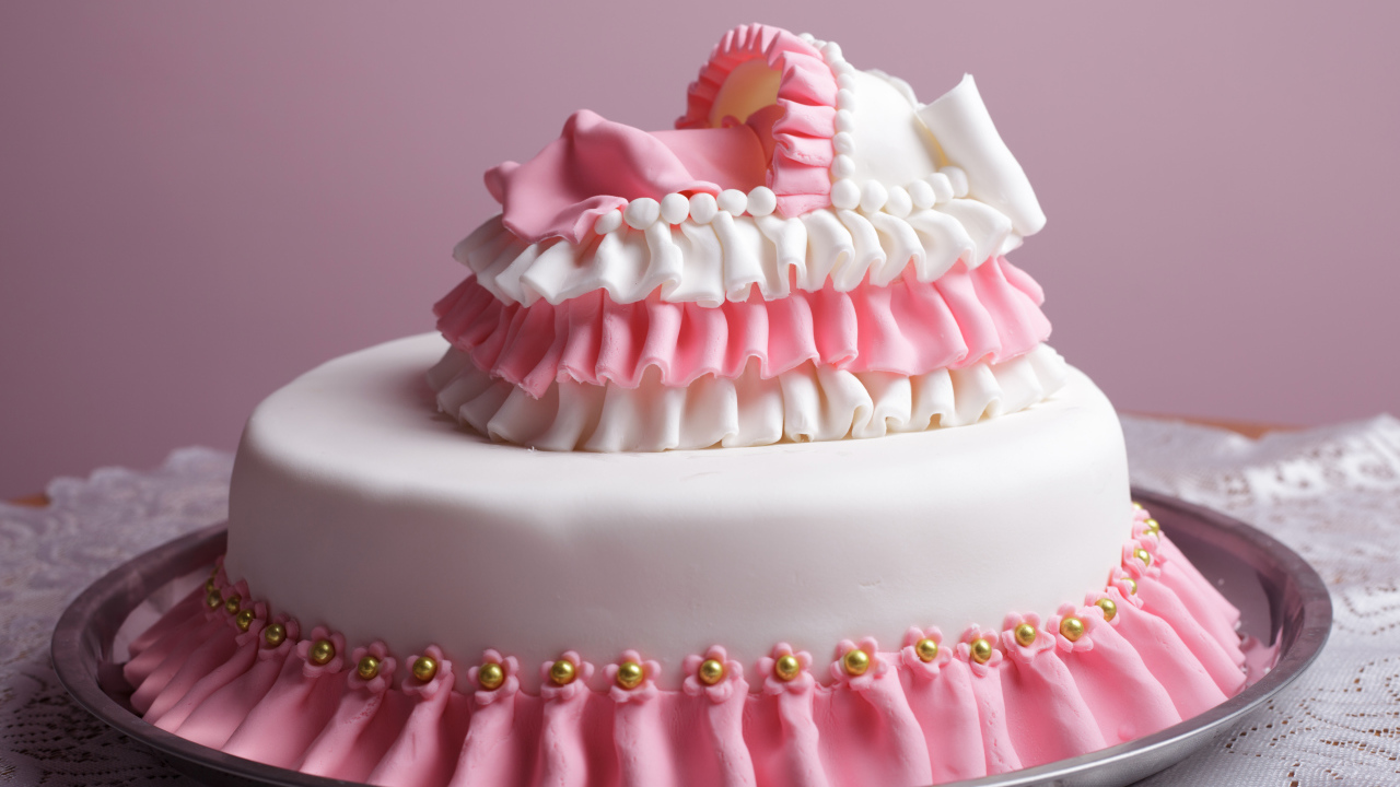 Красивый торт на рождение девочки 