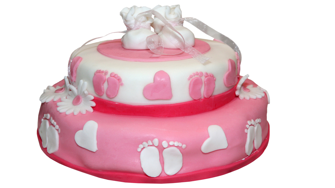 Красивый праздничный торт для девочки на белом фоне