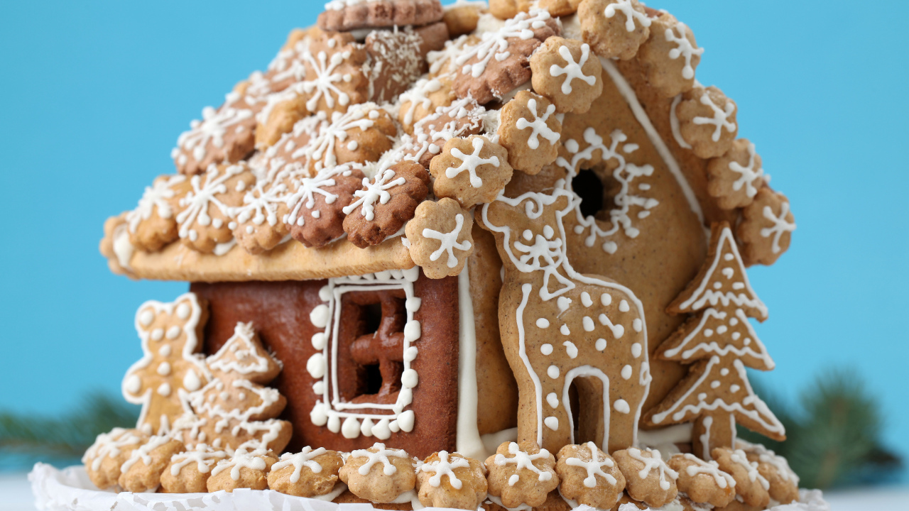 Праздничный домик из имбирного печенья