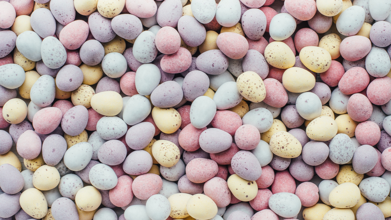 Разноцветные шоколадные конфеты камешки