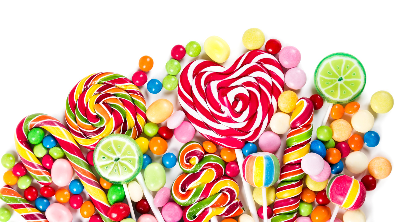 Разноцветные леденцы на белом фоне 