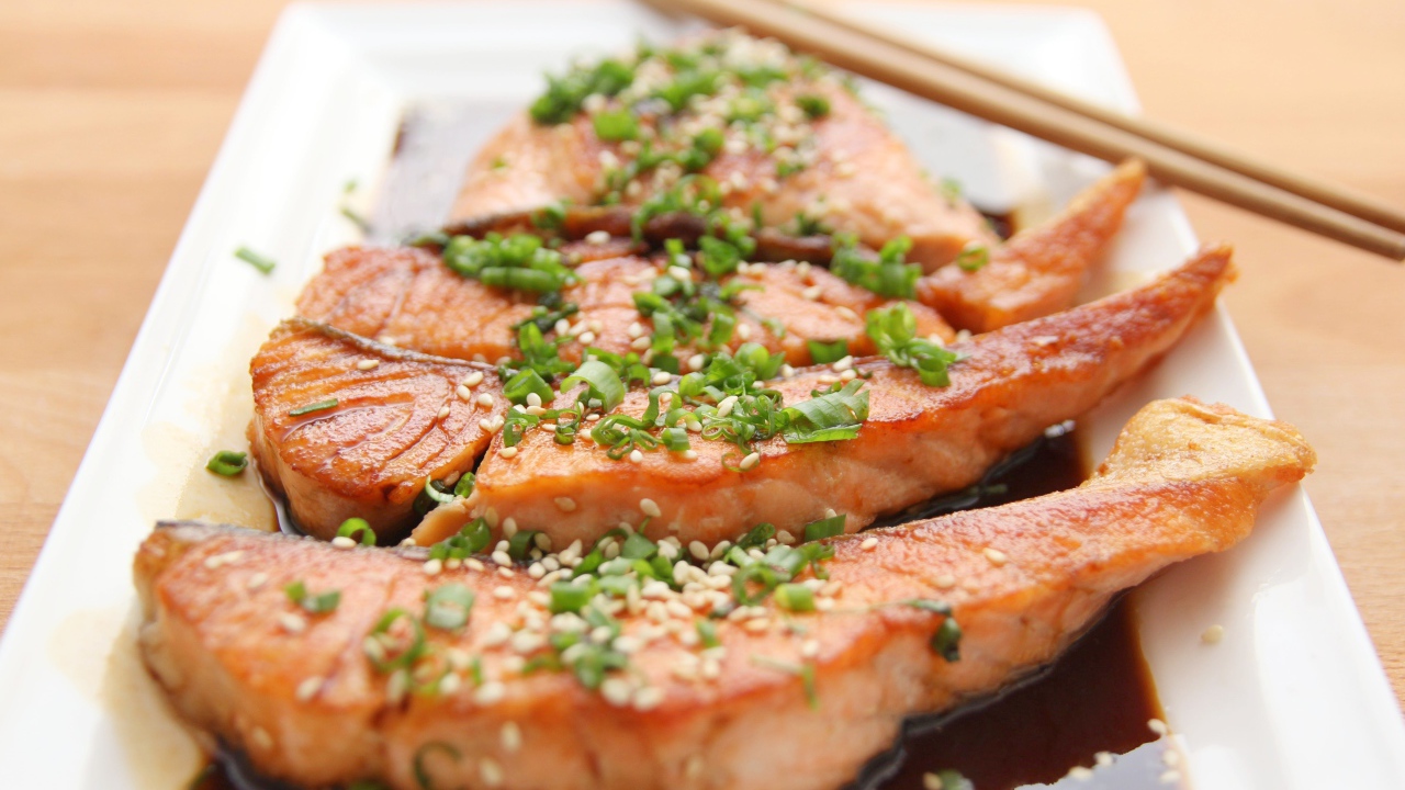 Red fish with sesame, green onions and soy sauce