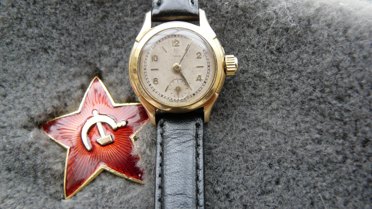 Наградные часы и красная звезда на день Победы 9 мая