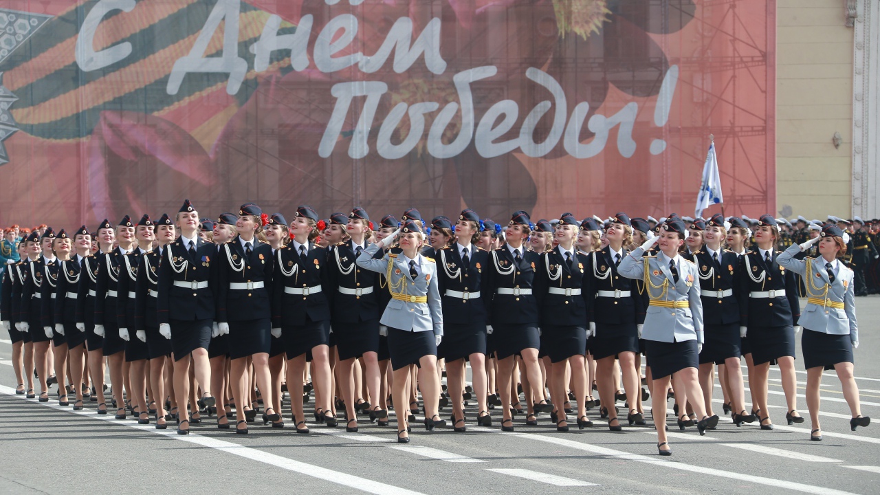 Девушки курсанты марш на параде Победы 9 мая