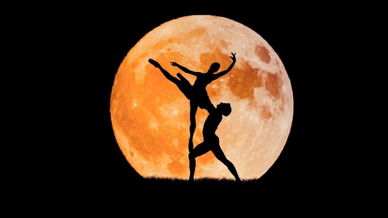 Пара танцует балет на фоне большой оранжевой луны на черном фоне