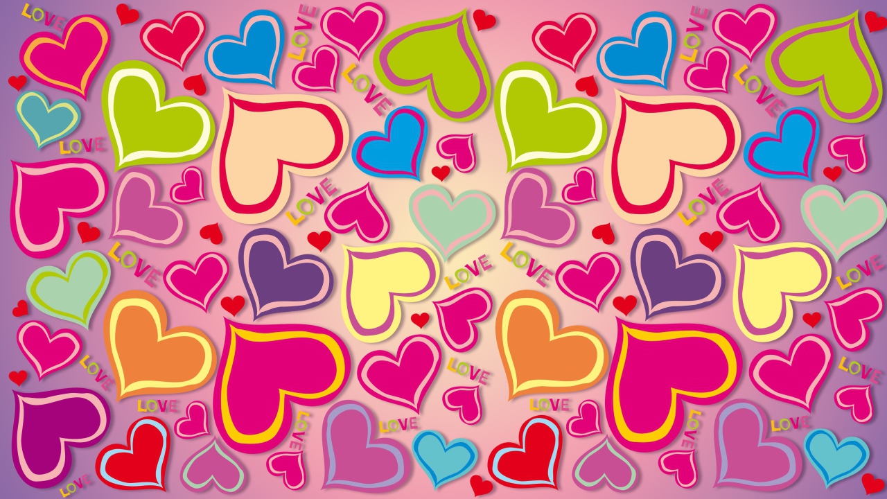 Много разноцветных сердечек на розовом фоне