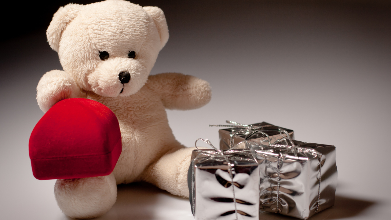 Плюшевый мишка Тедди с красной коробкой для кольца