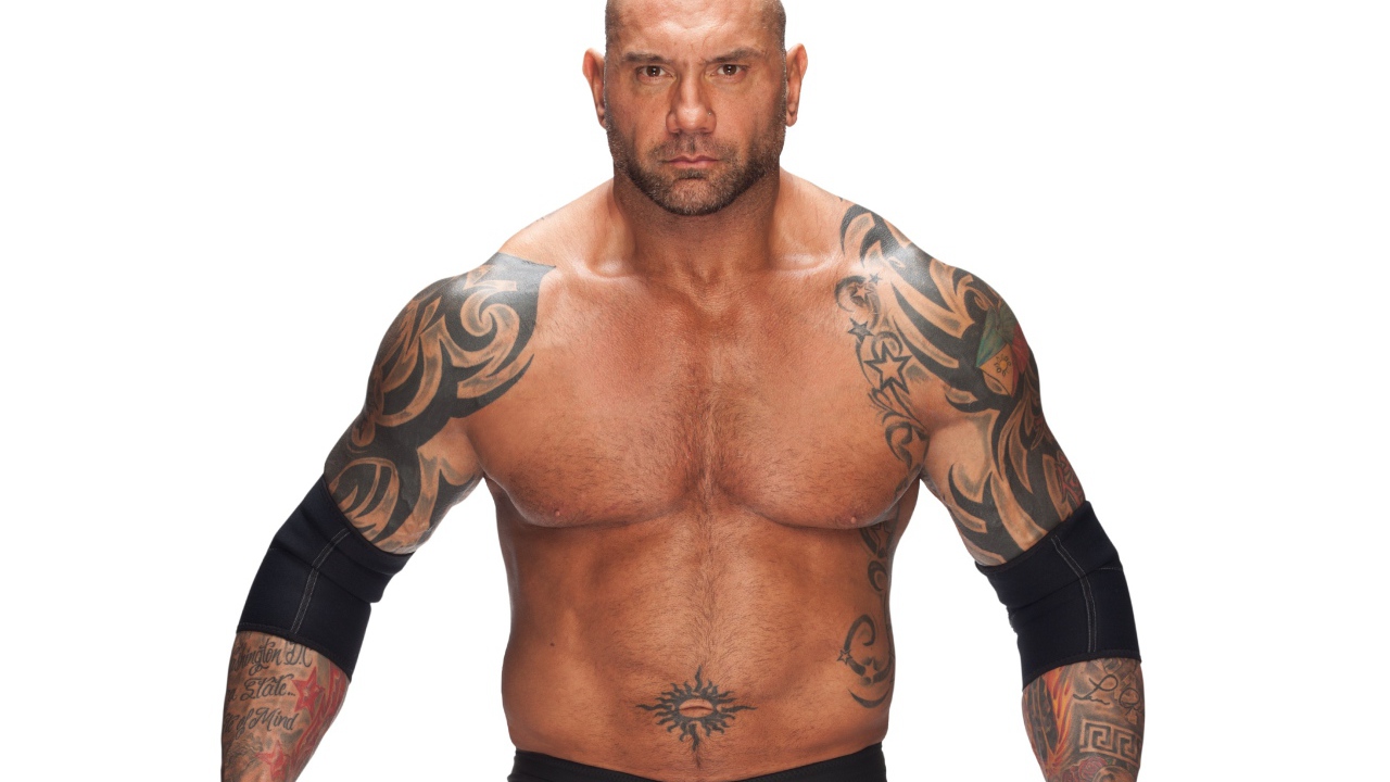 Актер Дэйв Батиста с татуировками на теле