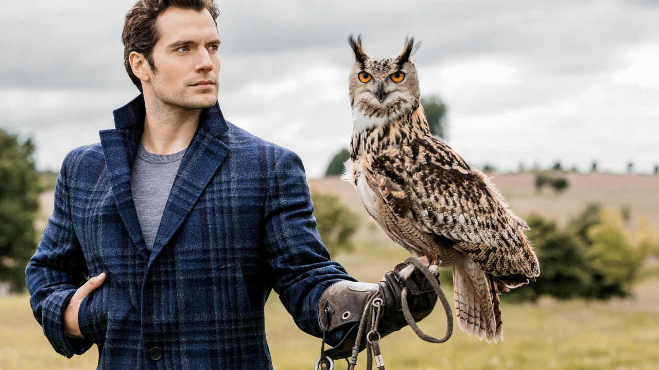 Актер Генри Кавилл с совой на руке