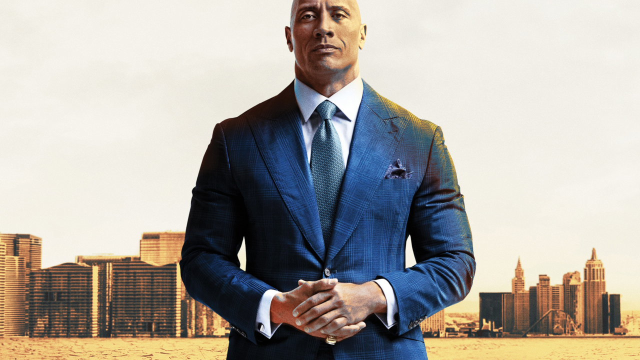 Американский актер Дуэйн Джонсон в костюме