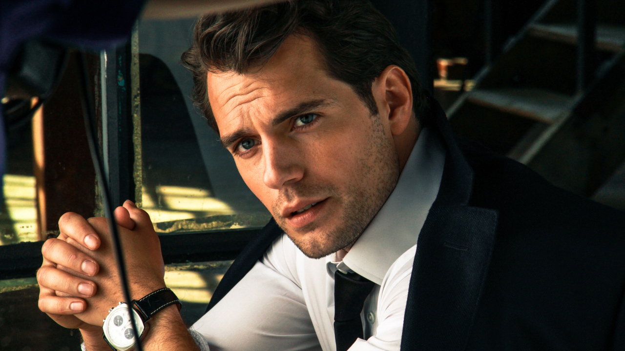 Красивый английский актер Генри Кавилл