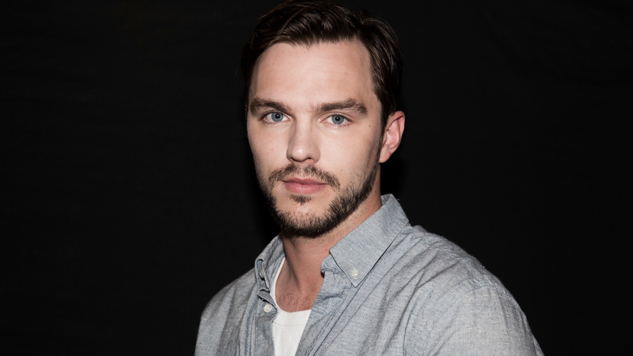 Красивый голубоглазый парень, актер Николас Холт