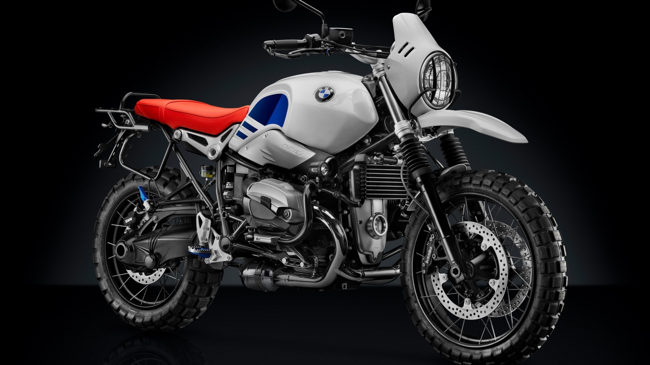 Мотоцикл BMW R nineT Urban GS, 2018 на черном фоне