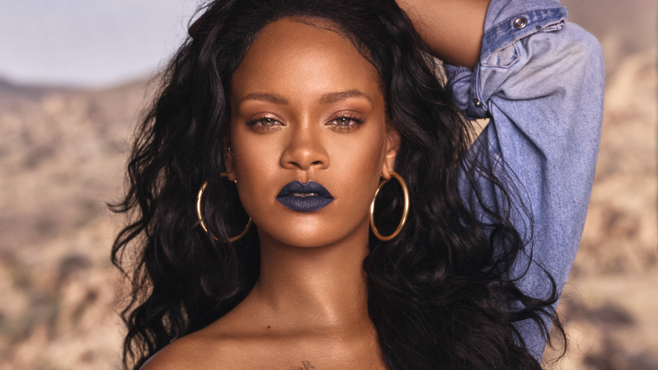 Красивая эффектная певица Рианна