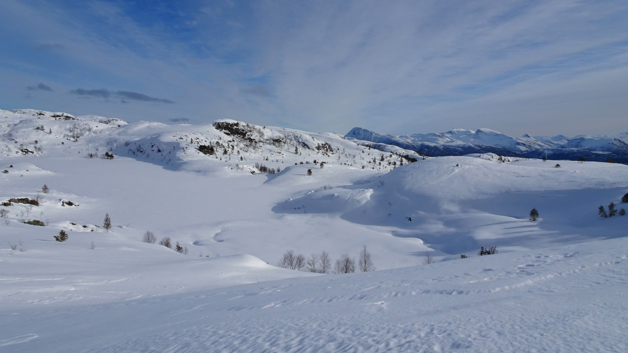 Заснеженные склоны под зимним небом, Норвегия
