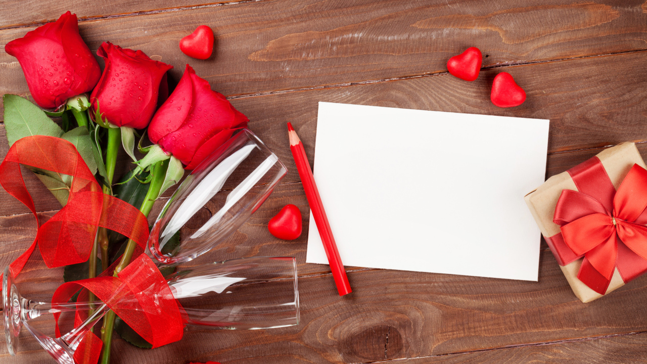 Три розы, два фужера и лист бумаги, шаблон поздравительной открытки