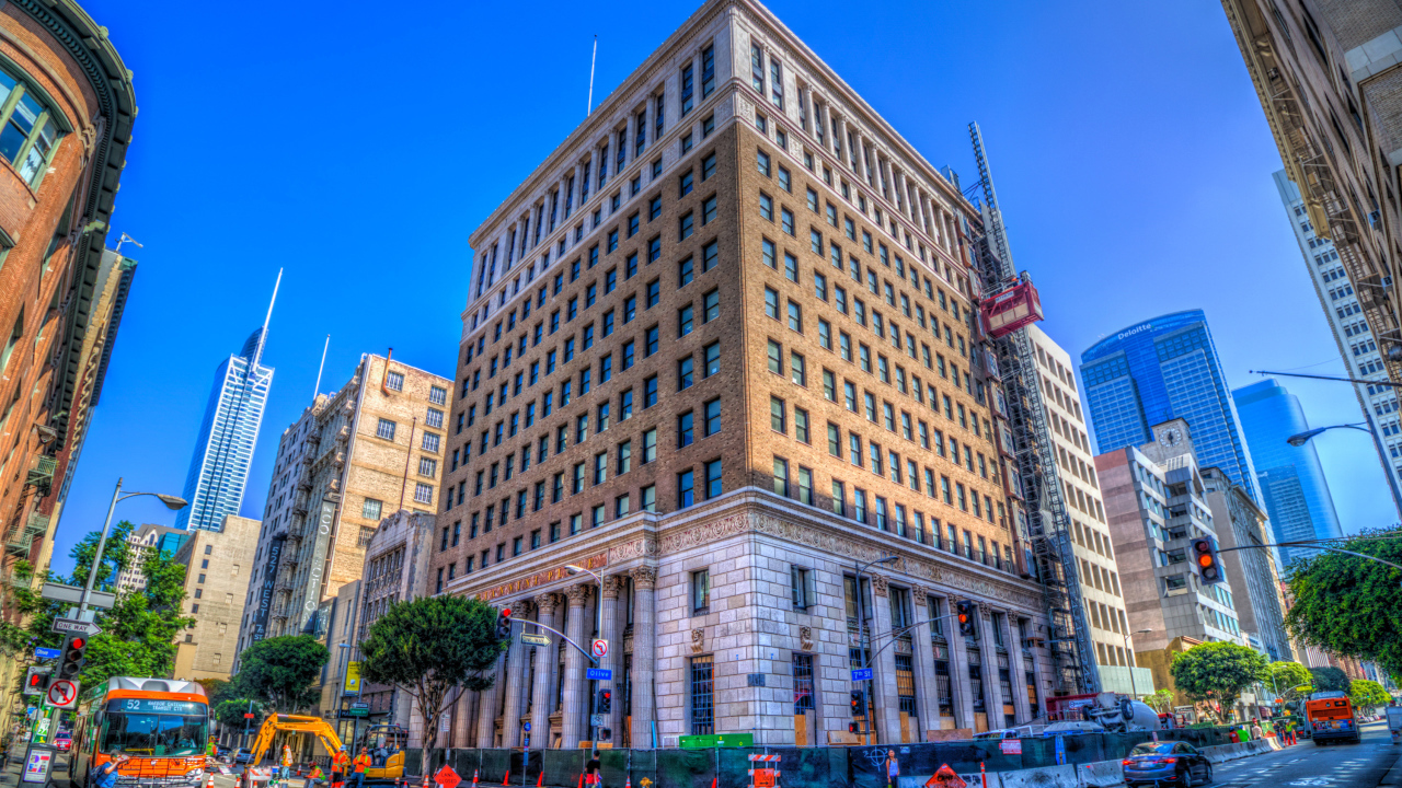 Небоскребы на улице, Калифорния. США