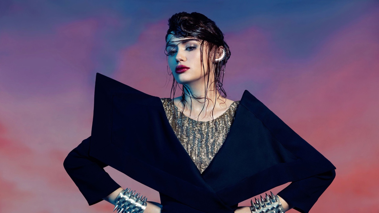 Американская актриса Холланд Роден в красивом платье 