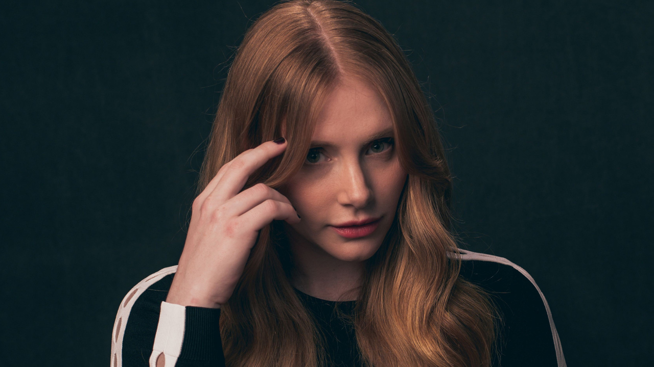 Американская рыжеволосая актриса Брайс Даллас Ховард