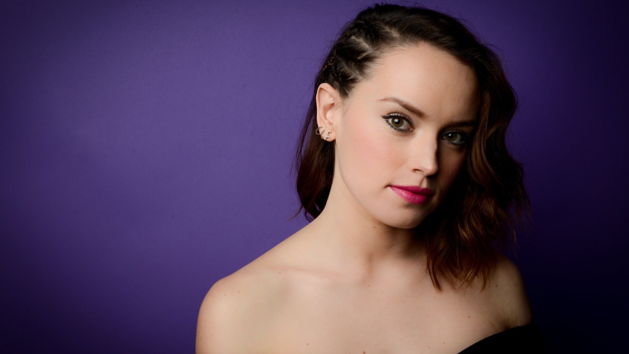 Красивая актриса Дэйзи Ридли