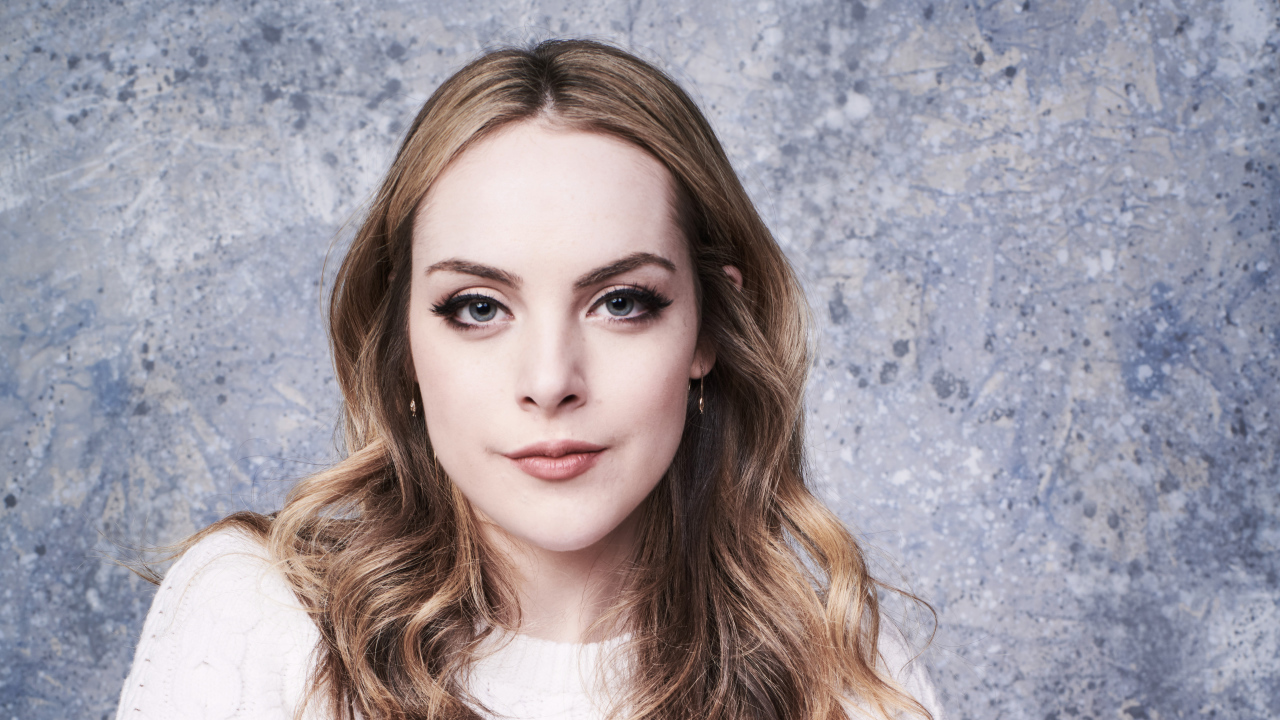 Красивая голубоглазая длинноволосая девушка, актриса Элизабет Гиллис 2018