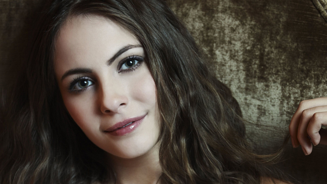 Брюнетка с красивыми глазами, актриса Уилла Холланд