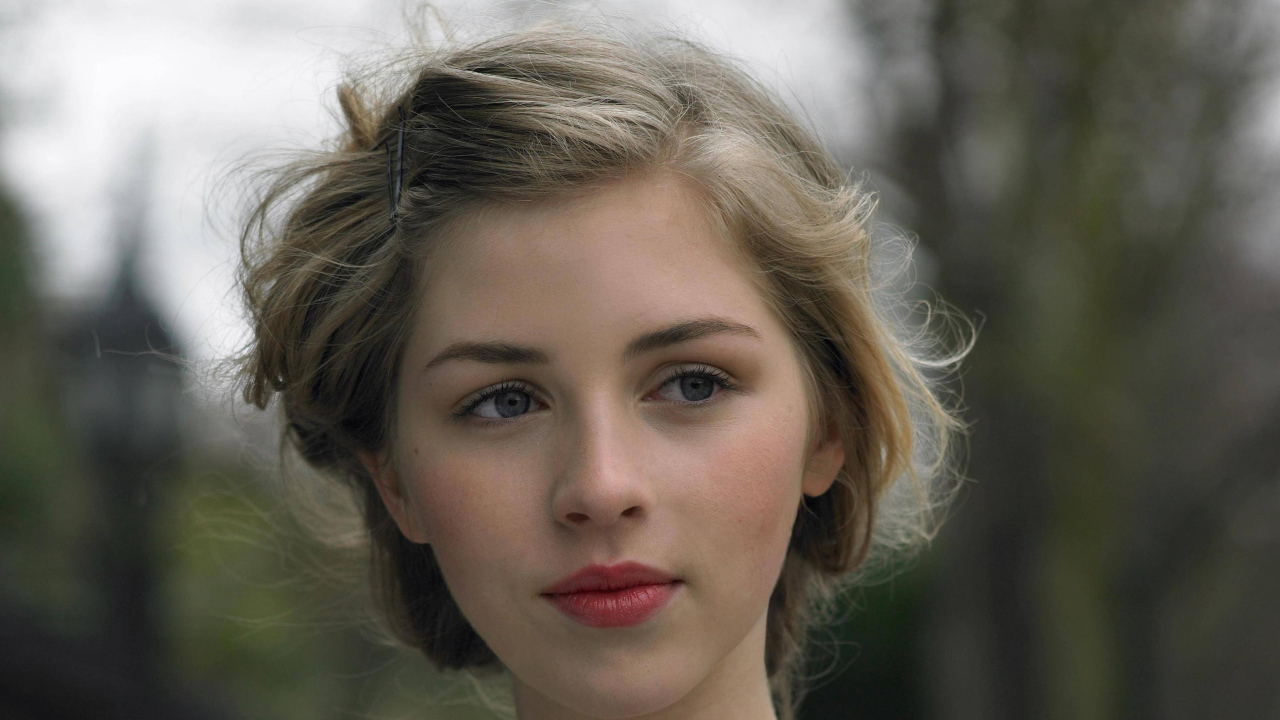 Нежная красивая актриса Гермиона Корфилд