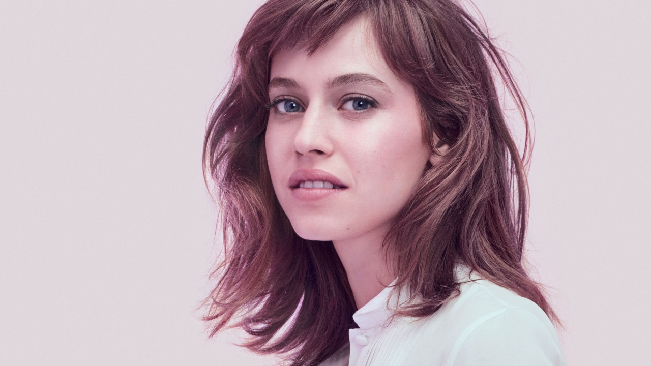 Французская актриса  Лу де Лааж