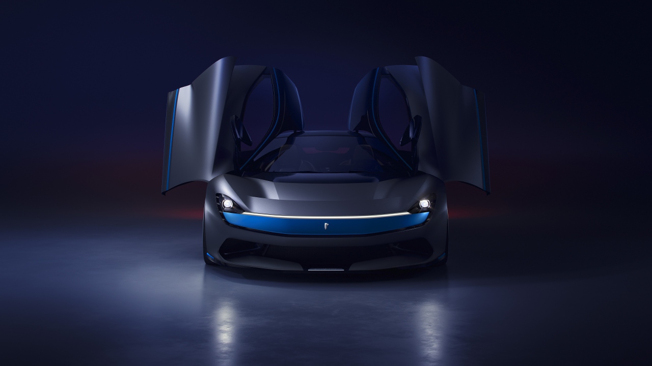 Автомобиль Pininfarina Battista 2019 года с открытыми дверями