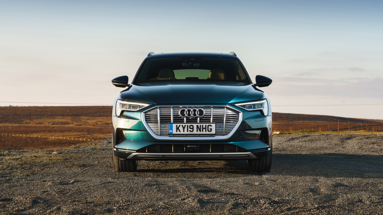 Стильный автомобиль Audi E-Tron 55 Quattro 2019 года 