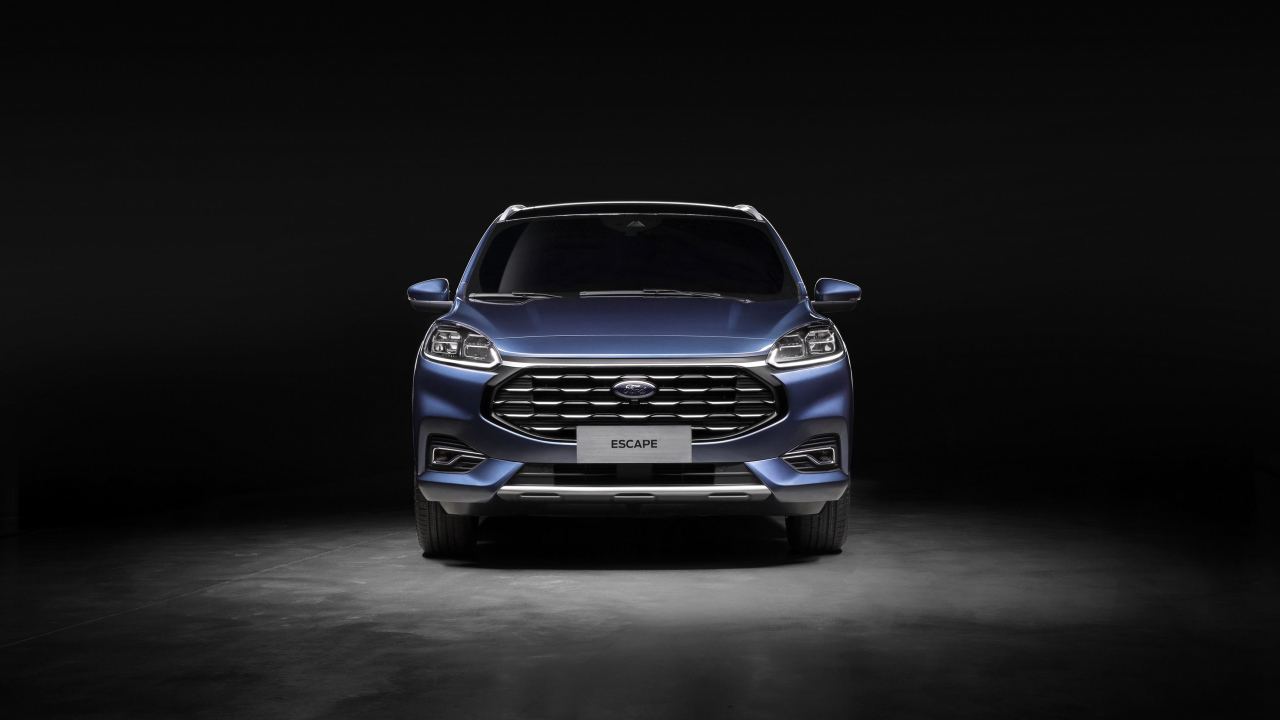 Автомобиль Ford Escape Titanium 2019 года на сером фоне