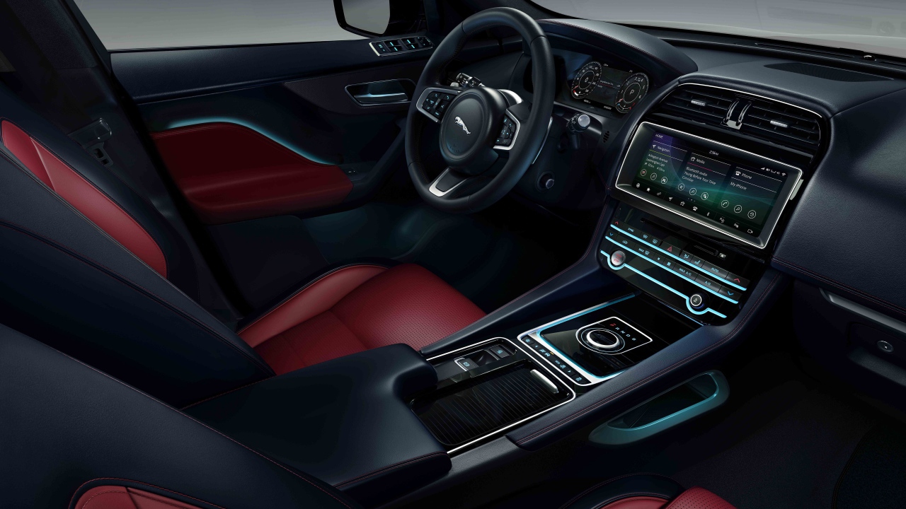 Салон автомобиля Jaguar F-Pace Chequered Flag 2019 года