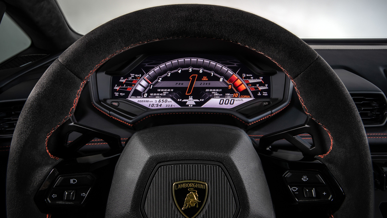 Руль дорого автомобиля Lamborghini Huracan