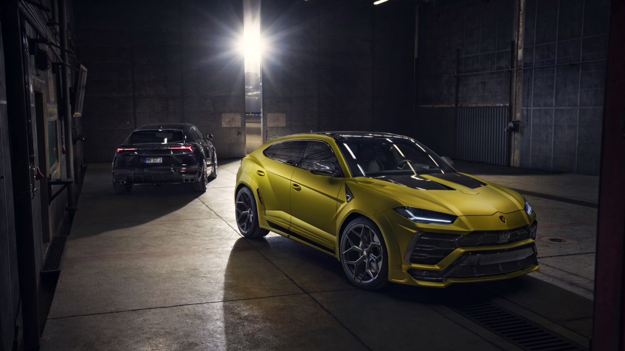Два автомобиля Novitec Lamborghini Urus Esteso 2019 года в гараже