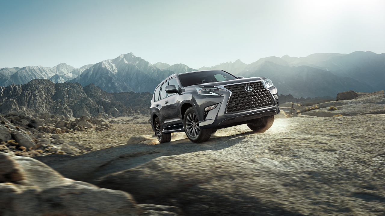 Внедорожник Lexus GX 460, 2020 года в горах 