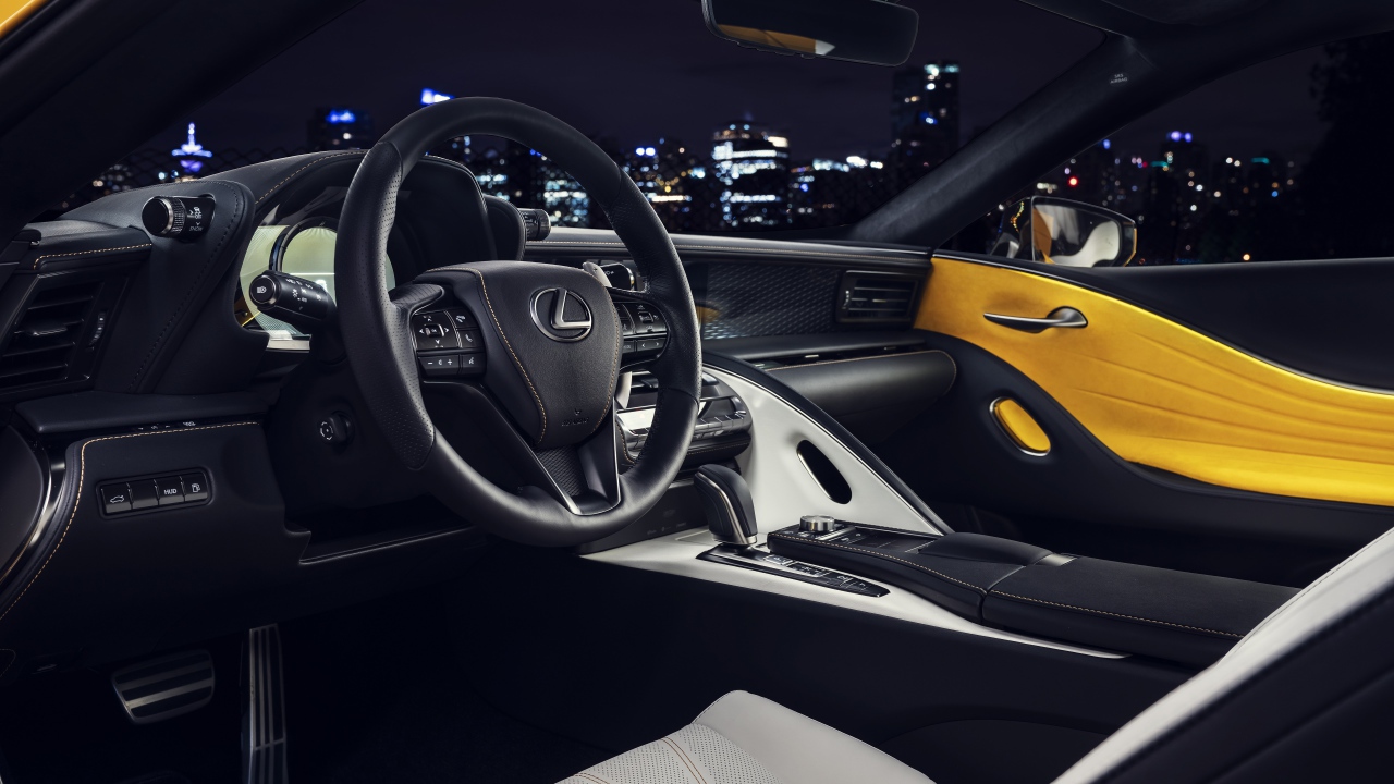 Салон автомобиля Lexus LC 500, 2019 года