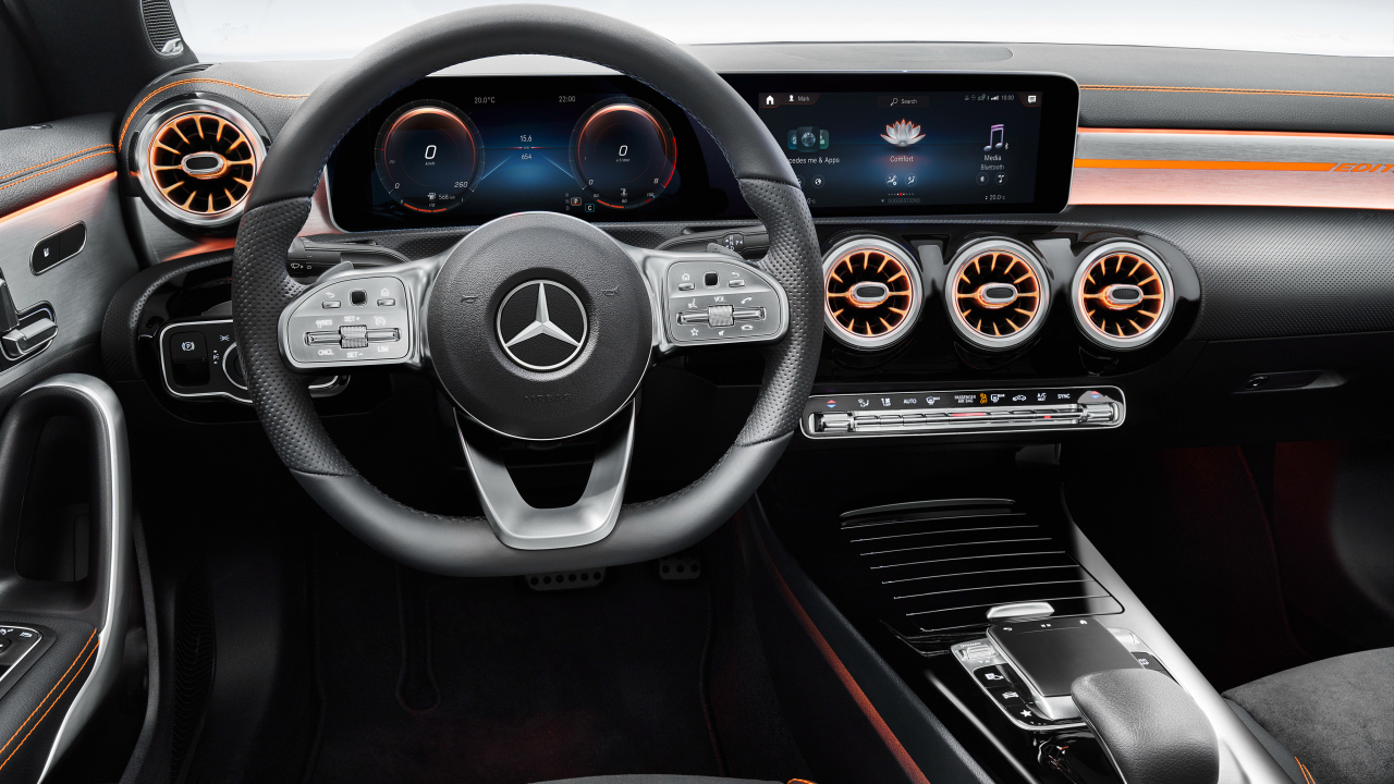 Салон автомобиля Mercedes-Benz CLA 250, 2019 года 