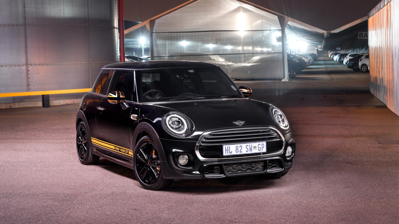 Черный MINI Cooper 1499 GT 2018 года