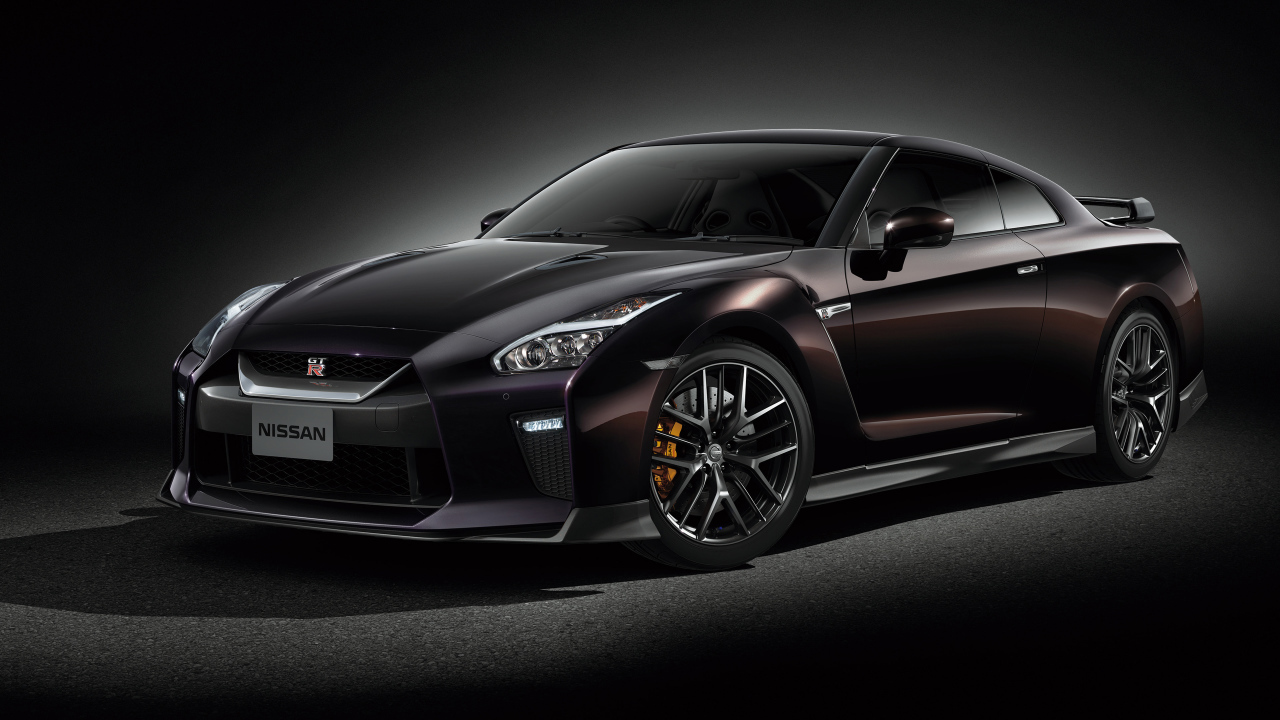 Автомобиль Nissan GT-R Naomi Osaka 2019 на сером фоне