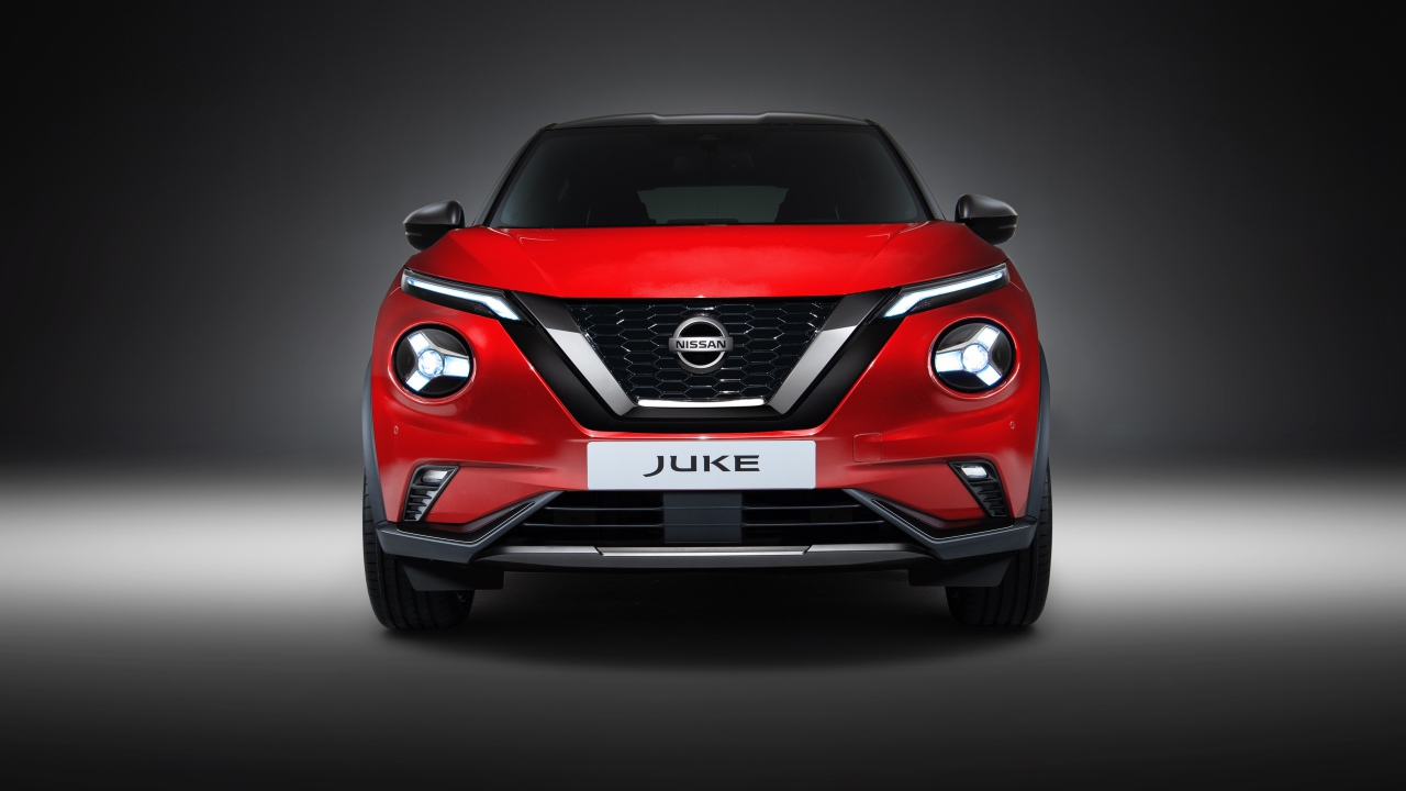 Красный автомобиль Nissan Juke 2019 года вид спереди