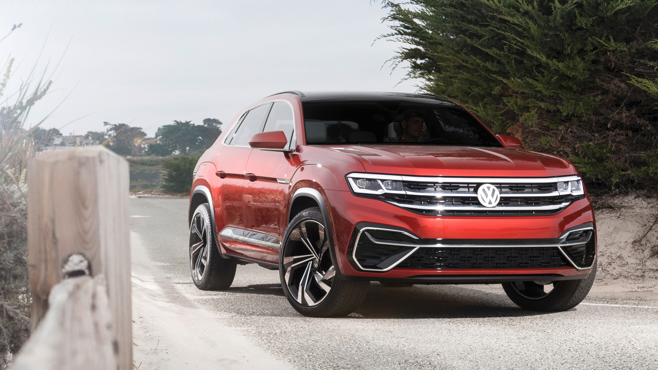 Красный внедорожник Volkswagen Atlas 2018 года