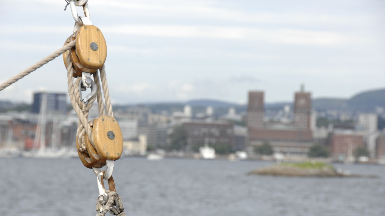 Крепление для каната в порту