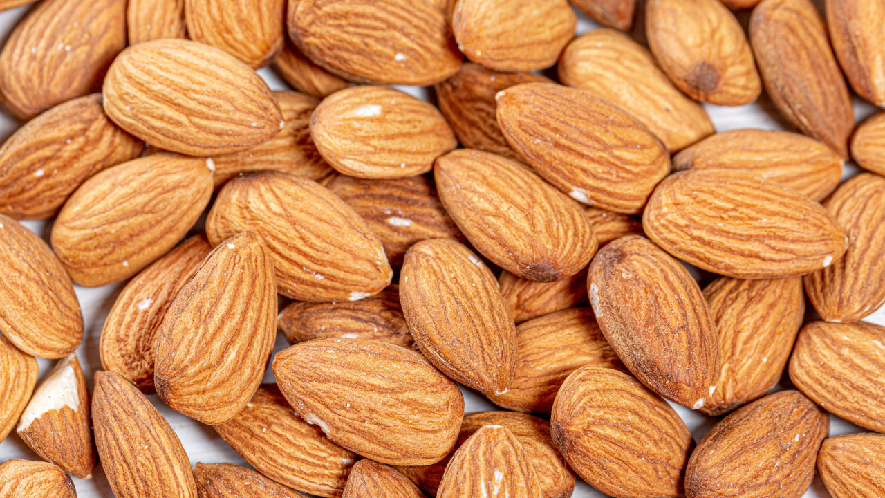Ядра миндального ореха крупным планом