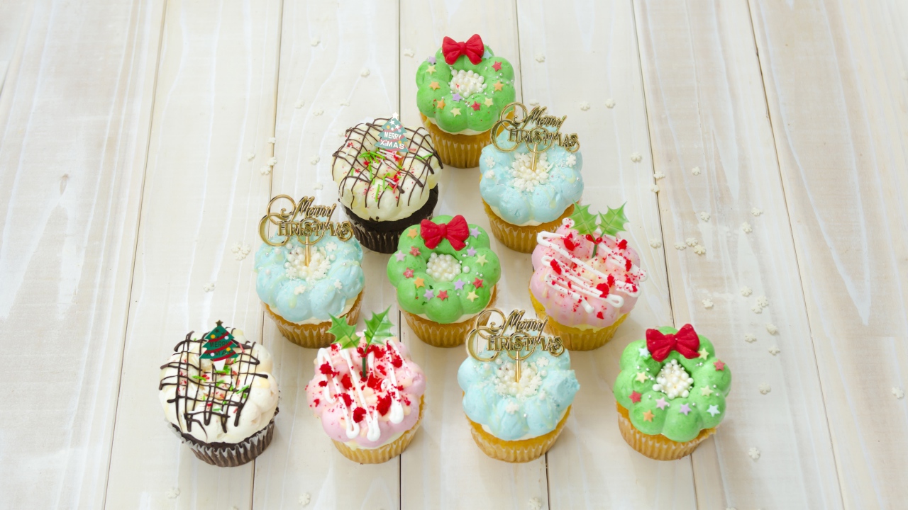 Праздничные кексы с кремом на Рождество